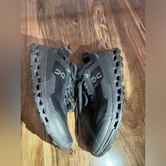 On Running Shoes - On running shoes